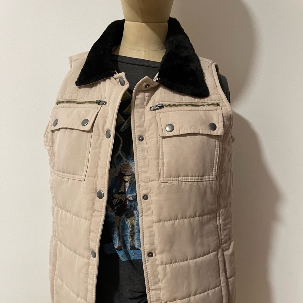 VTG Tudor Vest SM Tan Gorpcore Outdoor Minimal Puffy Faux Fur Khaki Hunt Grandpa